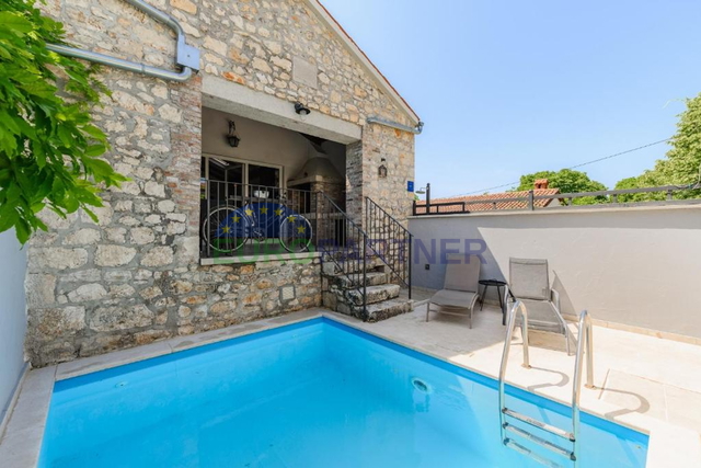 Poreč, surroundings, renovated stone house with a pool, 4km from the sea.