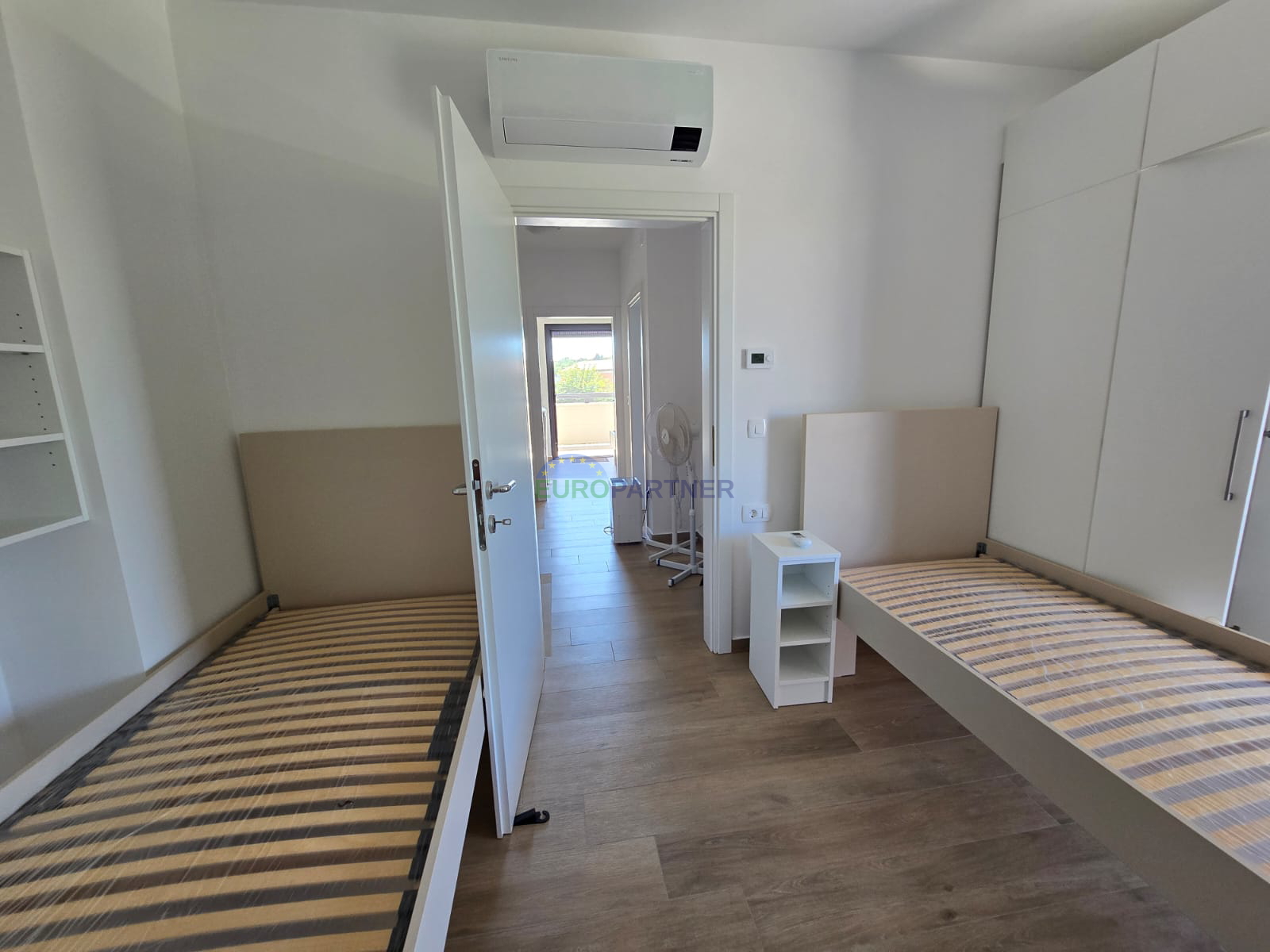 Elegantes modernes Doppelhaus mit Pool in Funtana