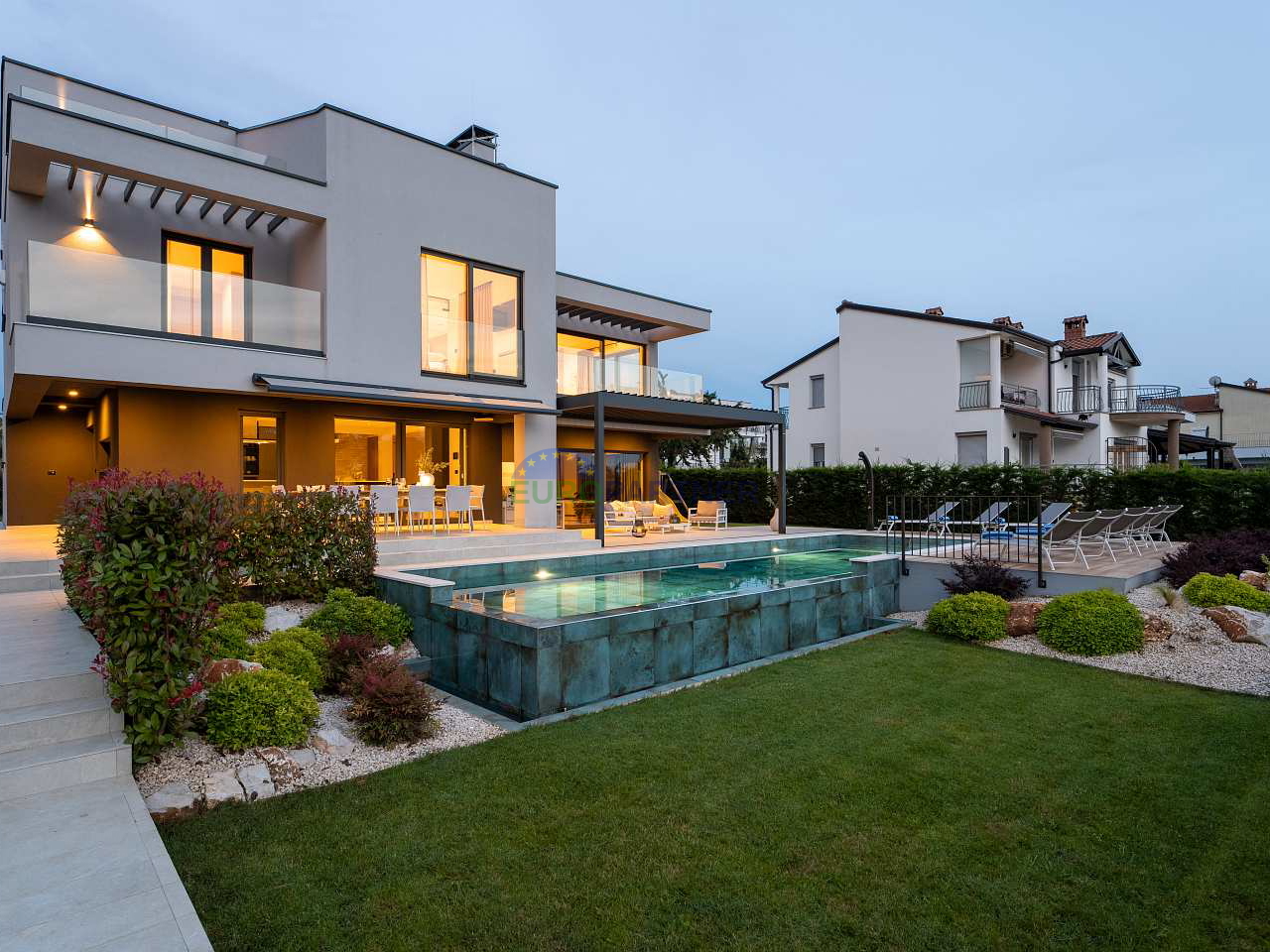 Moderna vila s pogledom na more, Poreč, 900m od mora