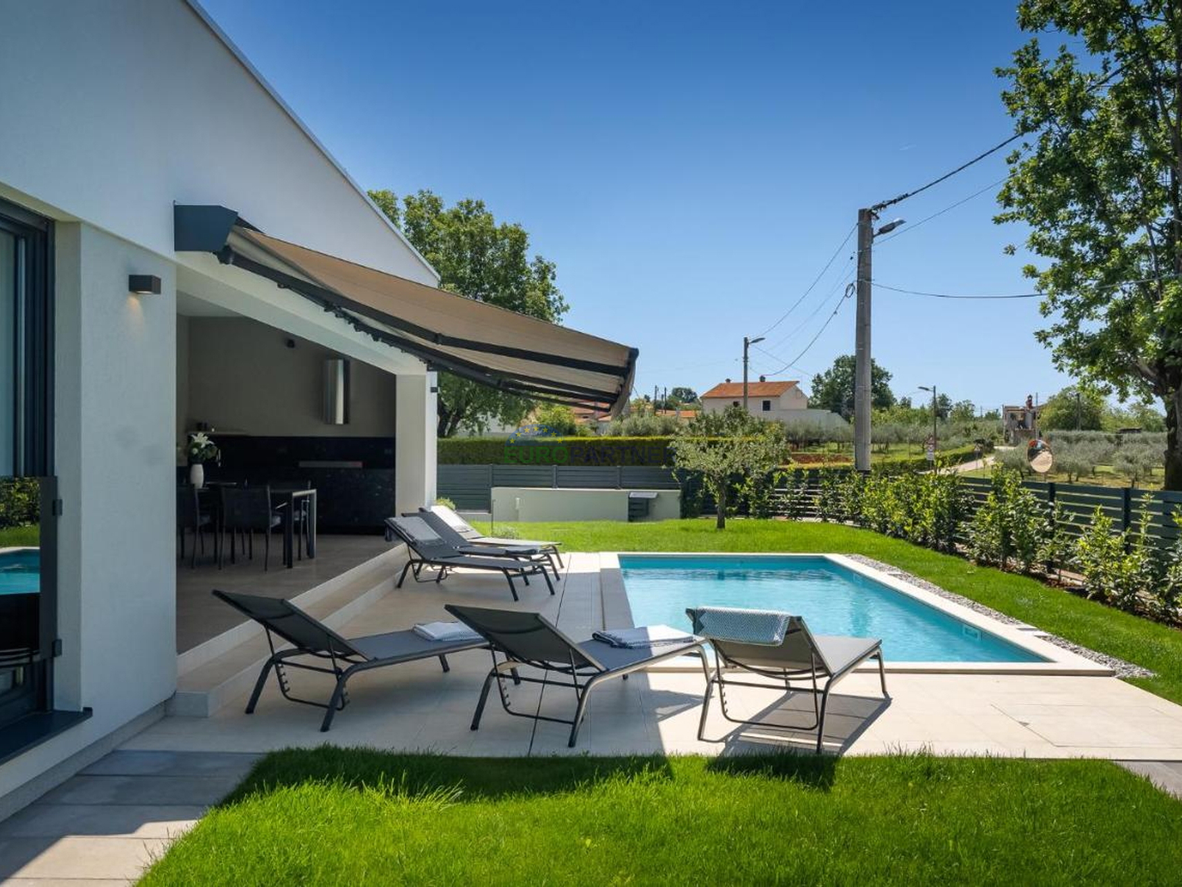 Istria, Poreč, splendida villa al piano terra con piscina e bel giardino.