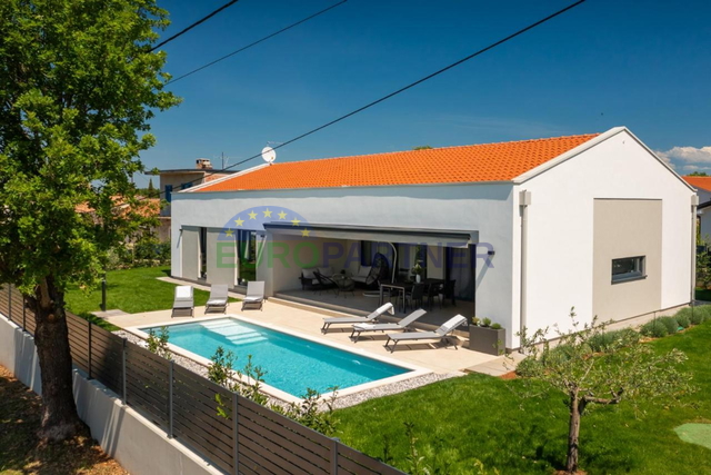 Istria, Poreč, beautiful single-story house with a pool and a lovely garden.