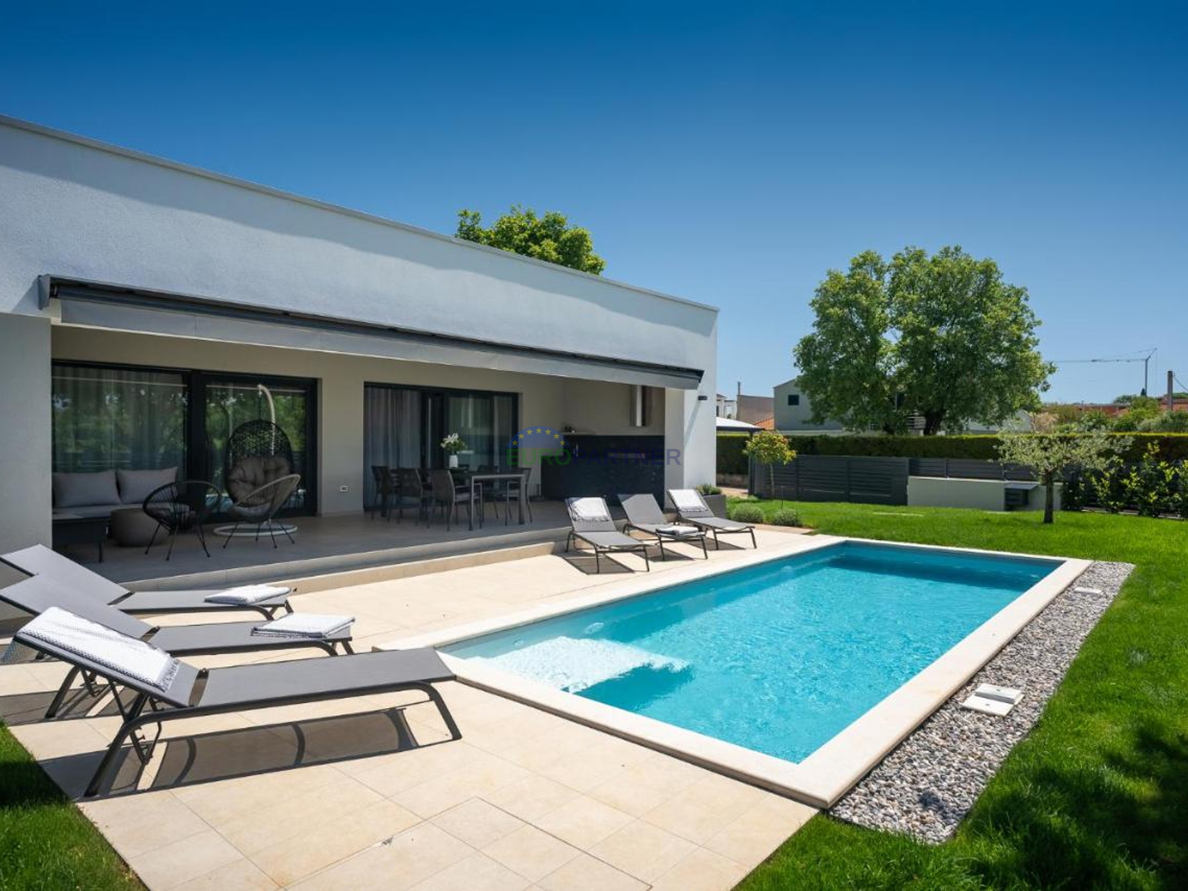 Istria, Poreč, splendida villa al piano terra con piscina e bel giardino.