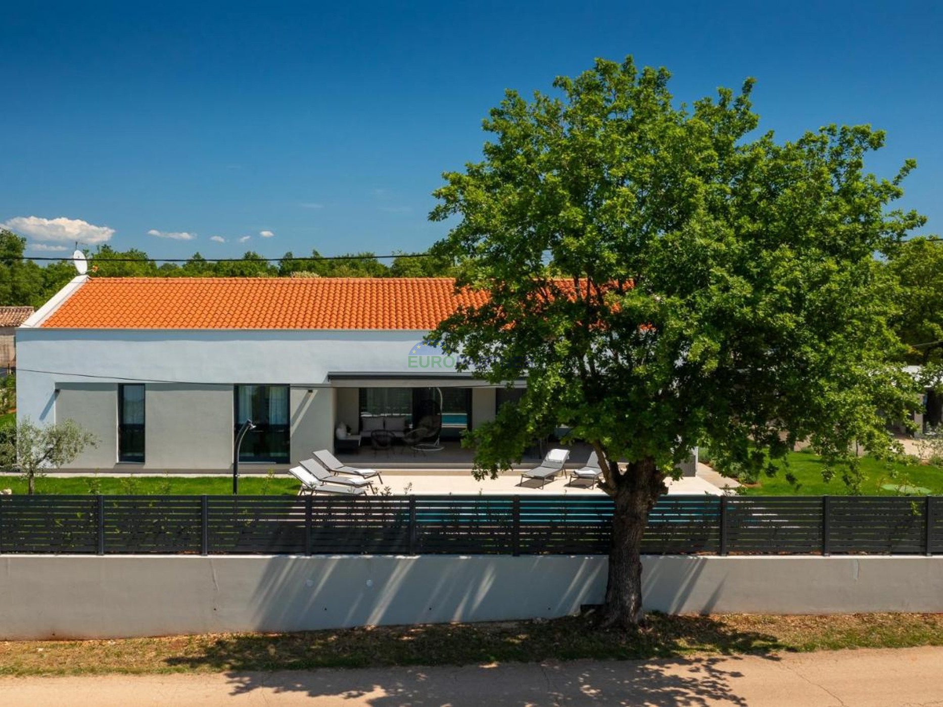 Istria, Poreč, splendida villa al piano terra con piscina e bel giardino.