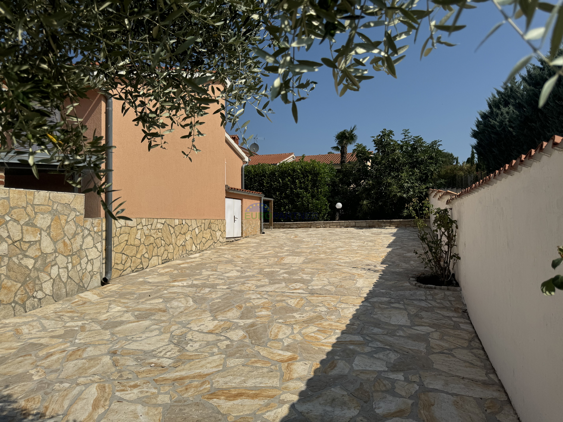 Freistehendes Haus mit Einliegerwohnung und Meerblick, Poreč, Istrien