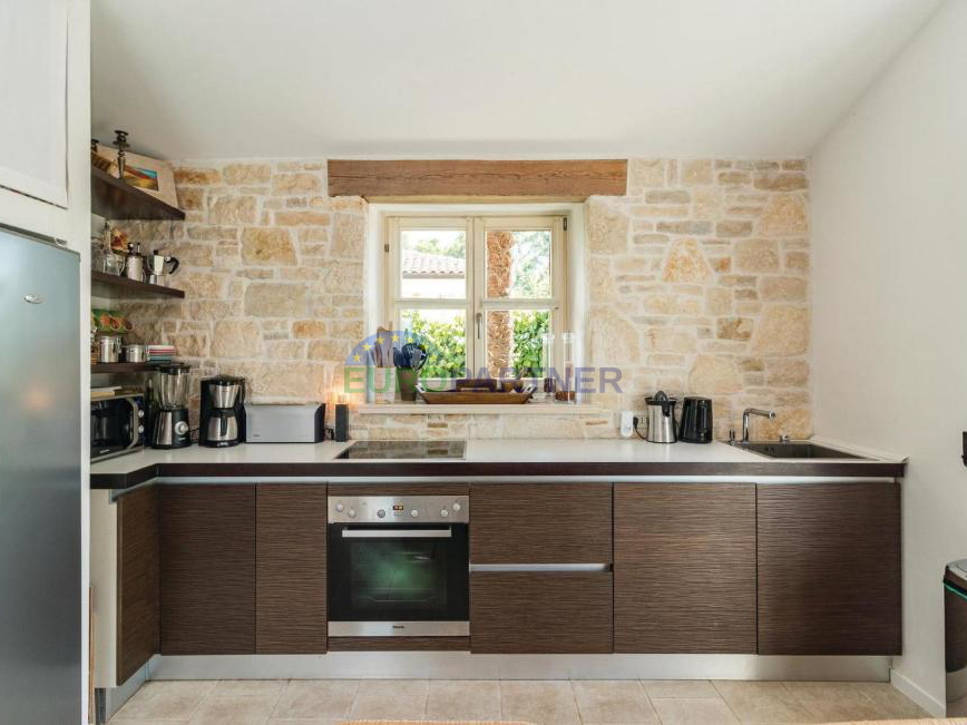 Wunderschöne mediterrane Villa mit Blick auf die Natur, 10km von Poreč