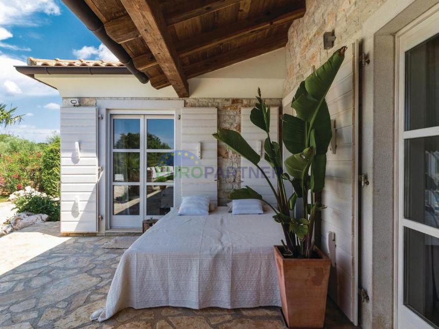 Wunderschöne mediterrane Villa mit Blick auf die Natur, 10km von Poreč