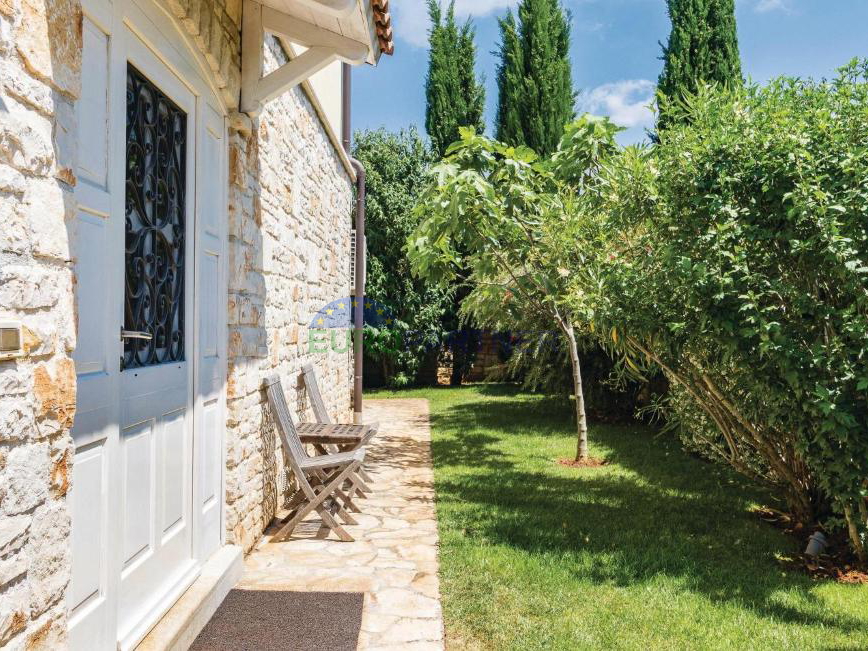 Bellissima villa mediterranea con vista sulla natura, nei dintorni di Poreč.