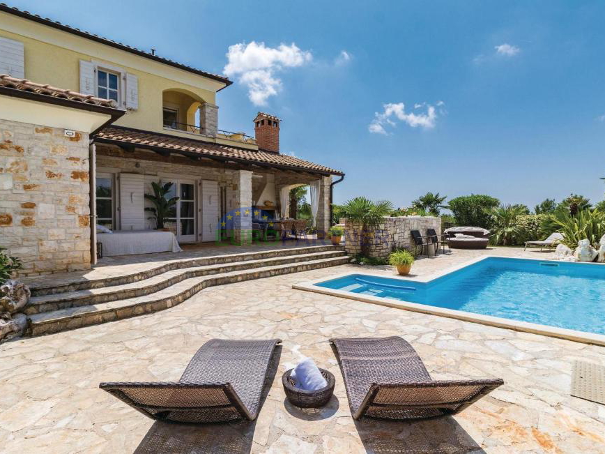 Wunderschöne mediterrane Villa mit Blick auf die Natur, 10km von Poreč