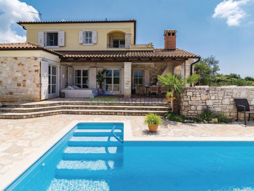 Wunderschöne mediterrane Villa mit Blick auf die Natur, 10km von Poreč