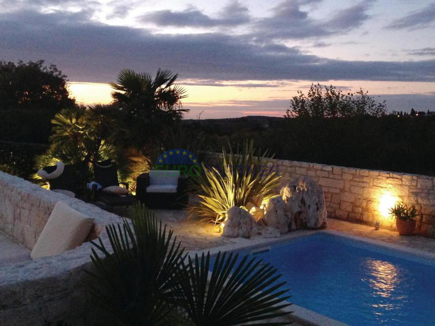 Wunderschöne mediterrane Villa mit Blick auf die Natur, 10km von Poreč