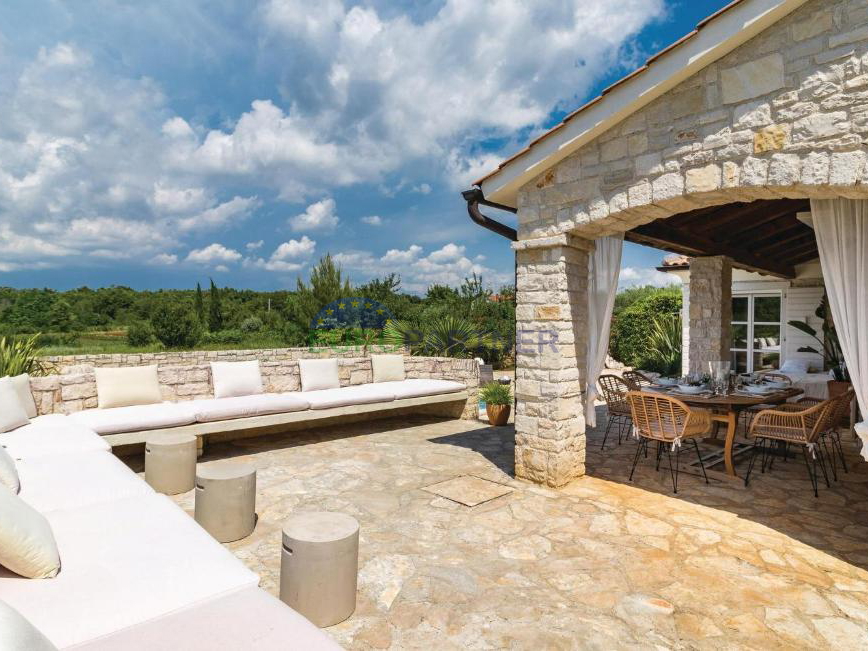 Wunderschöne mediterrane Villa mit Blick auf die Natur, 10km von Poreč