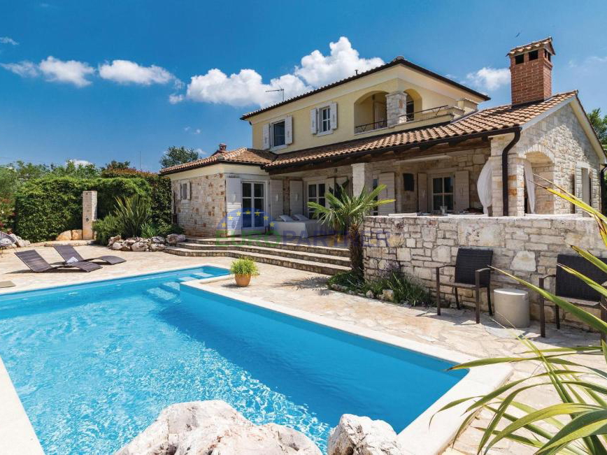 Wunderschöne mediterrane Villa mit Blick auf die Natur, 10km von Poreč