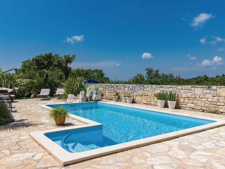 Wunderschöne mediterrane Villa mit Blick auf die Natur, 10km von Poreč