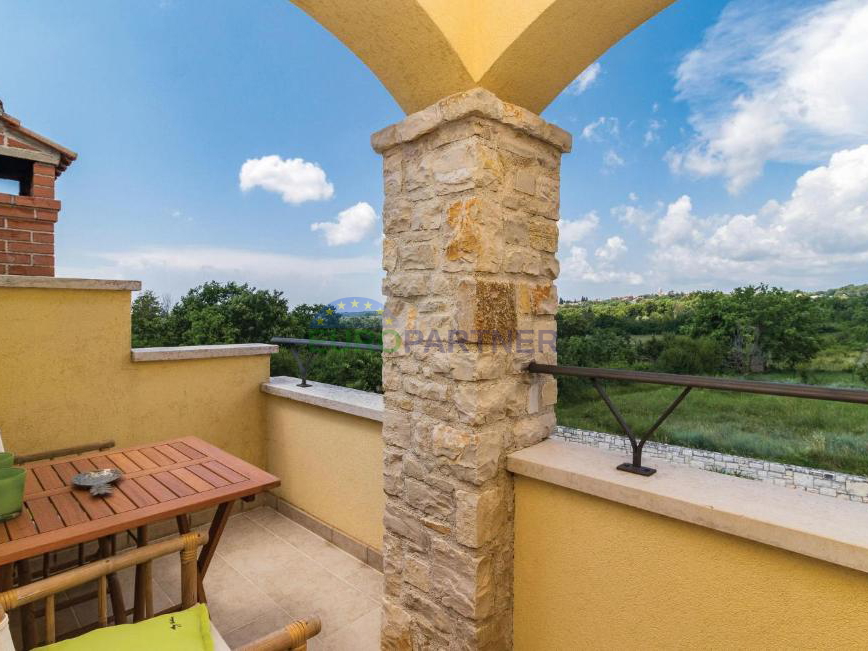 Wunderschöne mediterrane Villa mit Blick auf die Natur, 10km von Poreč