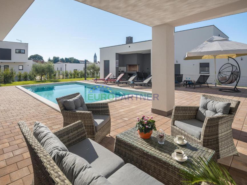 Bellissima villa moderna con piscina e casetta da giardino, nei dintorni di Parenzo, a 7 km dal mare