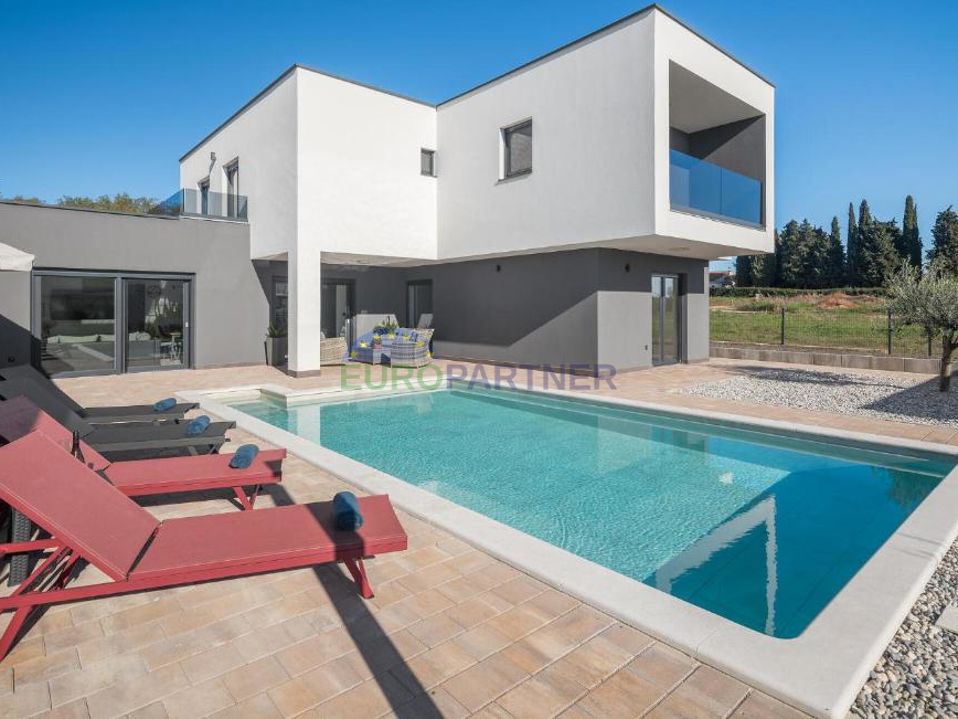 Bellissima villa moderna con piscina e casetta da giardino, nei dintorni di Parenzo, a 7 km dal mare