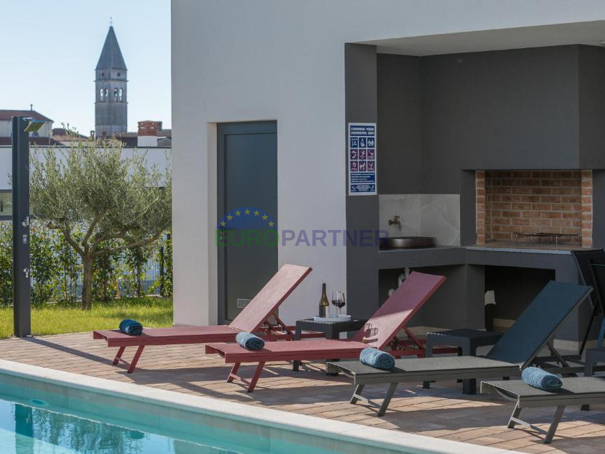 Bellissima villa moderna con piscina e casetta da giardino, nei dintorni di Parenzo, a 7 km dal mare