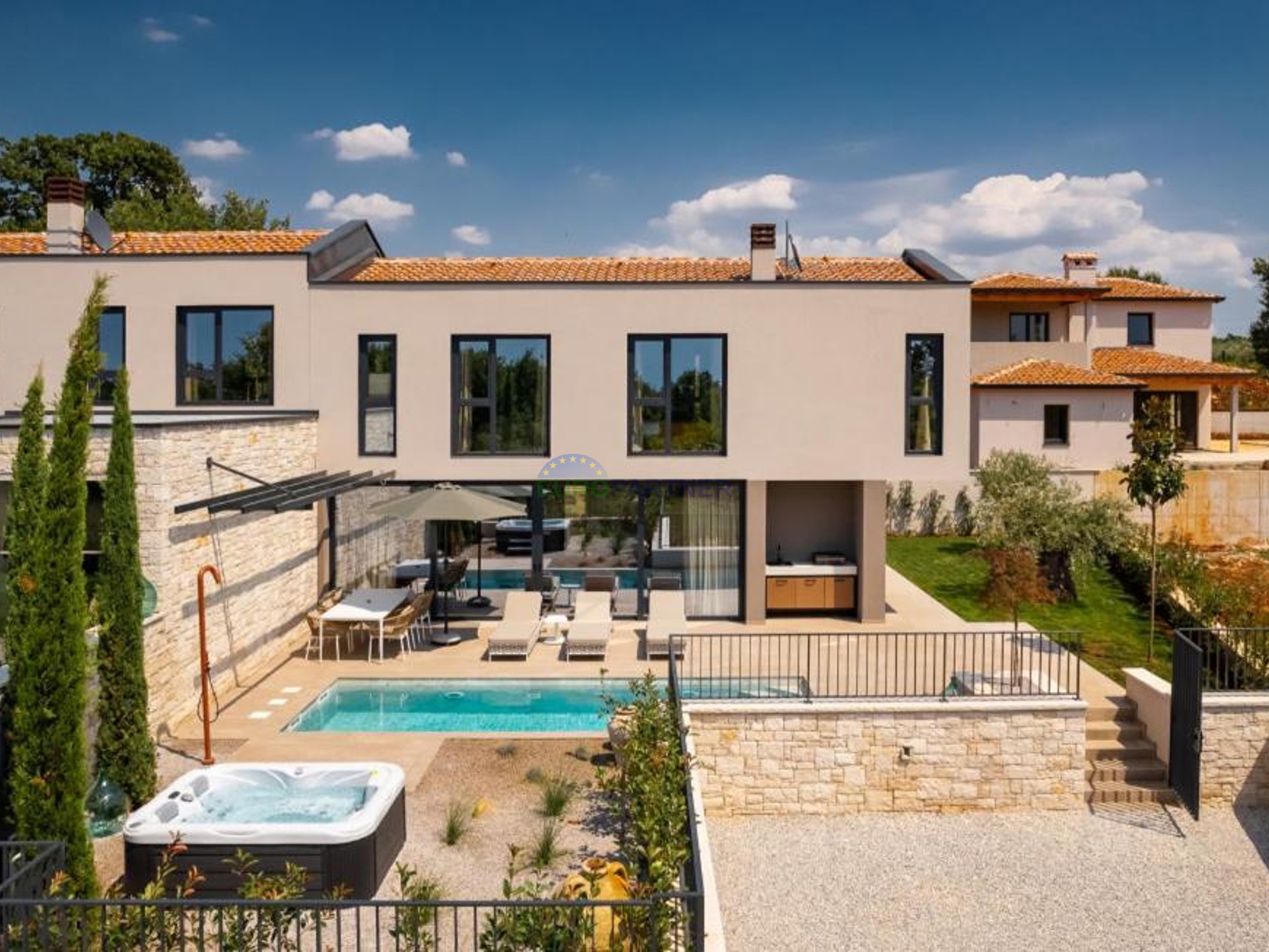 Designer villa with swimming pool and sauna, 4 km from Poreč