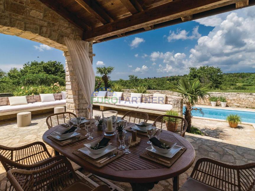 Bellissima villa mediterranea con vista sulla natura, nei dintorni di Poreč.