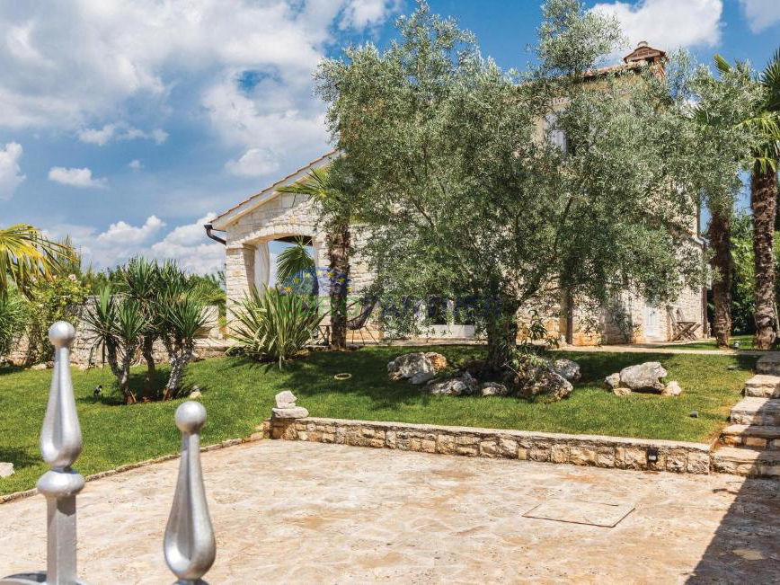 Wunderschöne mediterrane Villa mit Blick auf die Natur, 10km von Poreč