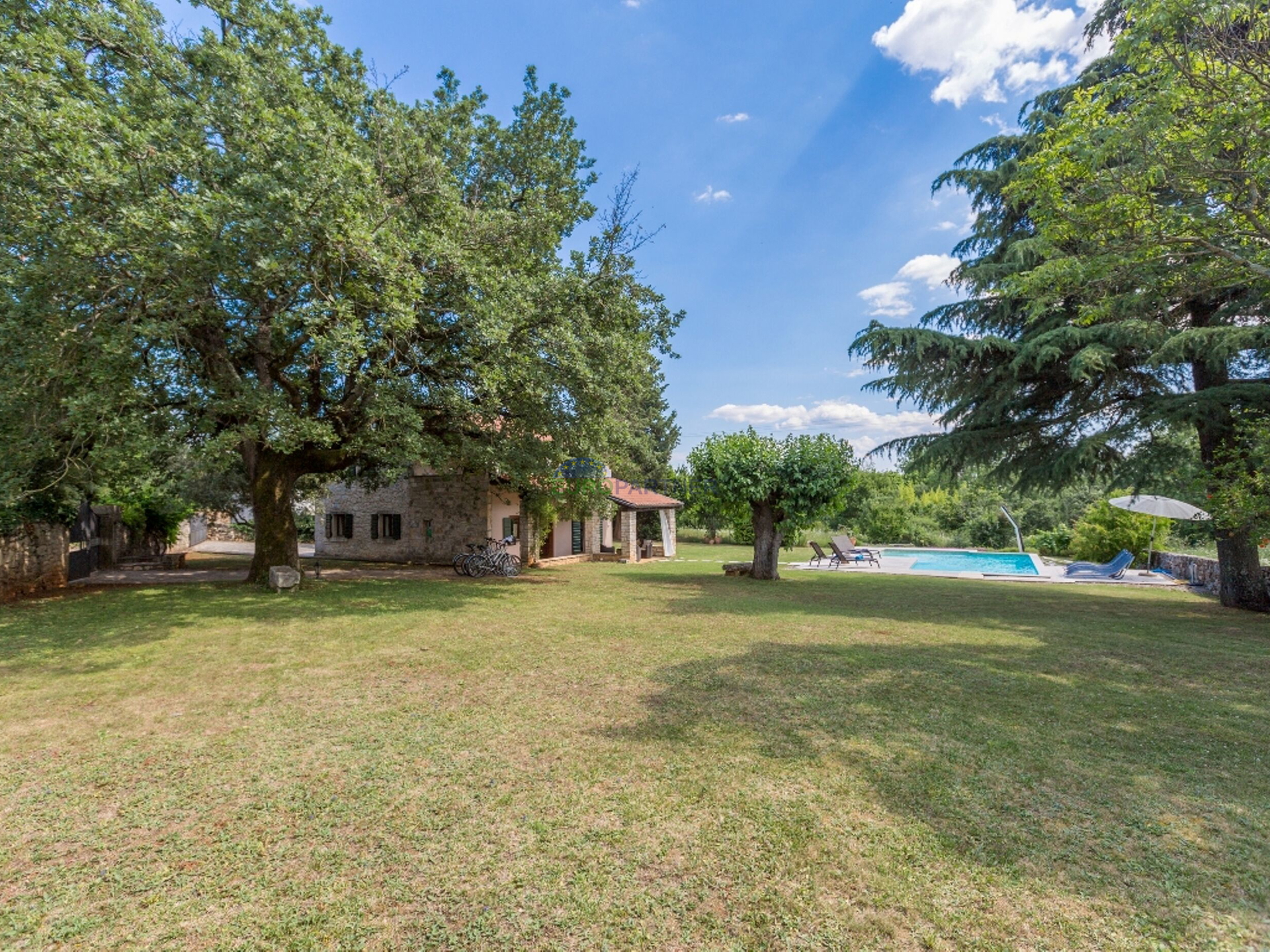Istrien&comma; Region Pore&ccaron;&period; Freistehendes Haus mit gro&szlig;em Garten