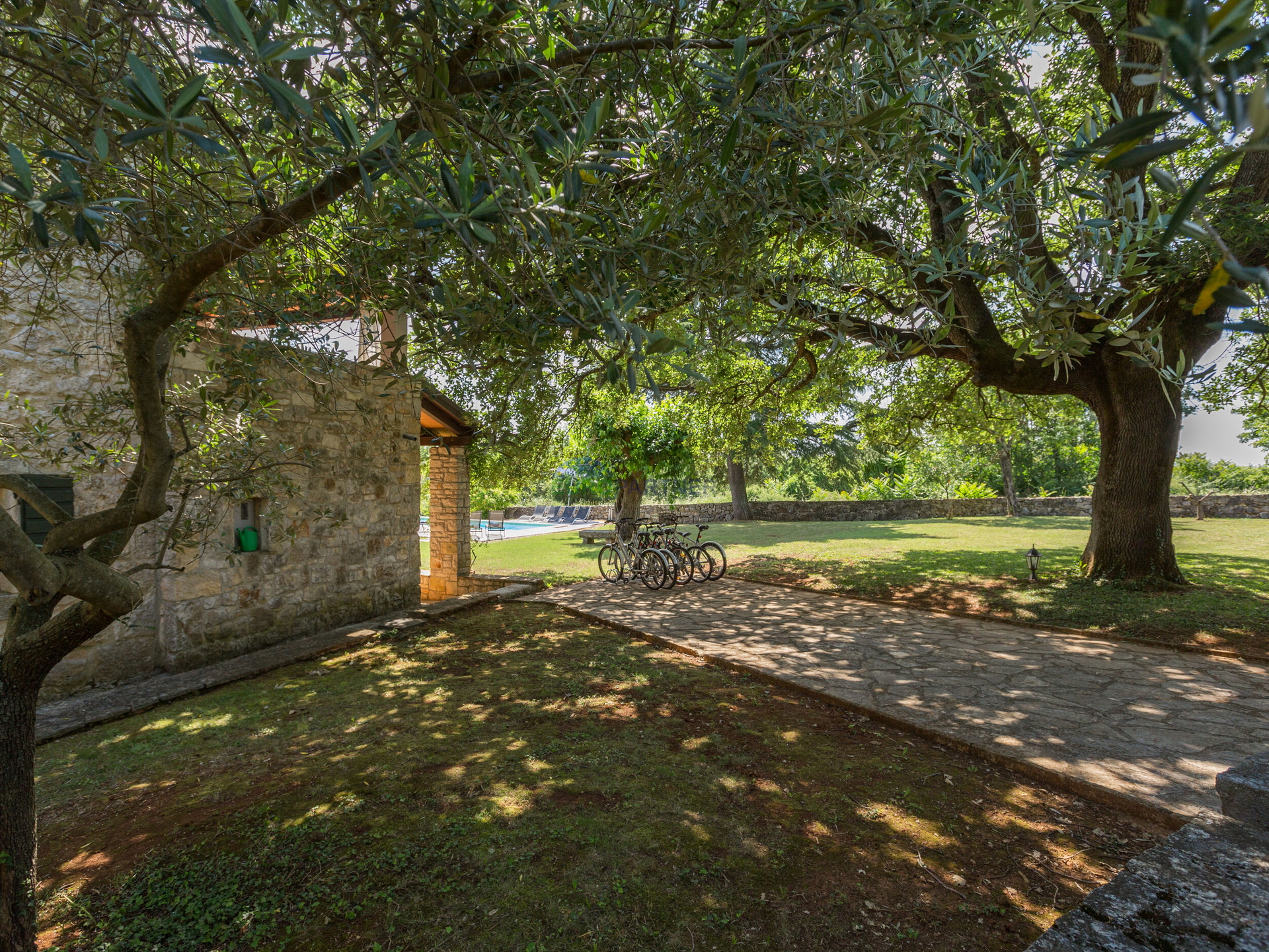 Istrien&comma; Region Pore&ccaron;&period; Freistehendes Haus mit gro&szlig;em Garten