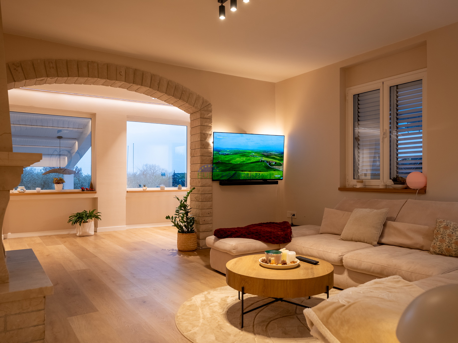 House&comma; 220 m2&comma; For Sale&comma; Pore&ccaron;