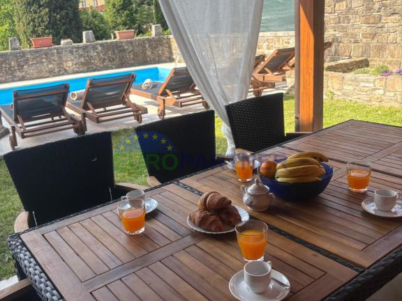 Istra, Oprtalj, kuća u staroj jezgri grada sa prekrasnim pogledom