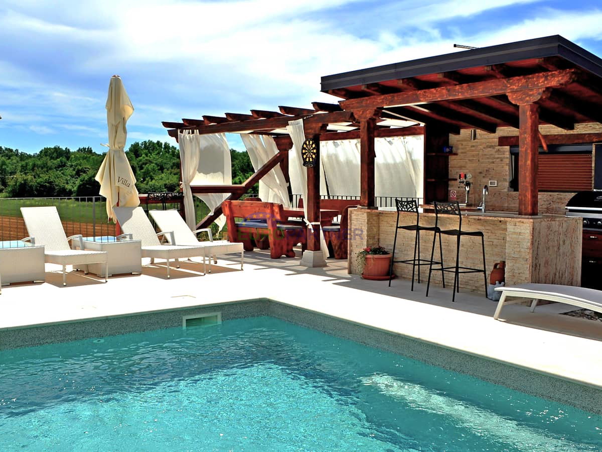 Istrien, Novigrad, Villa mit Pool an ausgezeichneter Lage