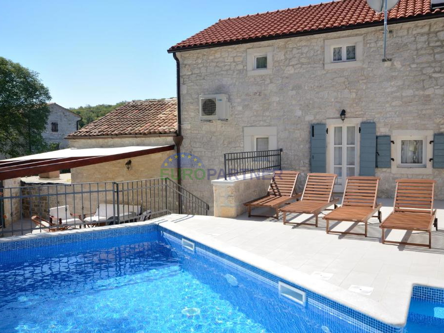 Istra, kamena kuća u okolici Rovinja