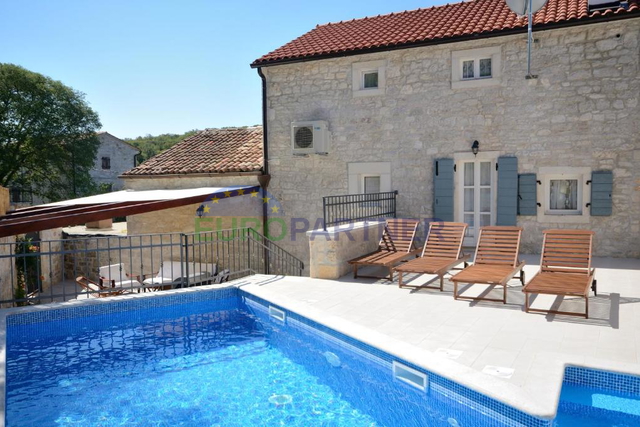 Istra, kamena kuća u okolici Rovinja