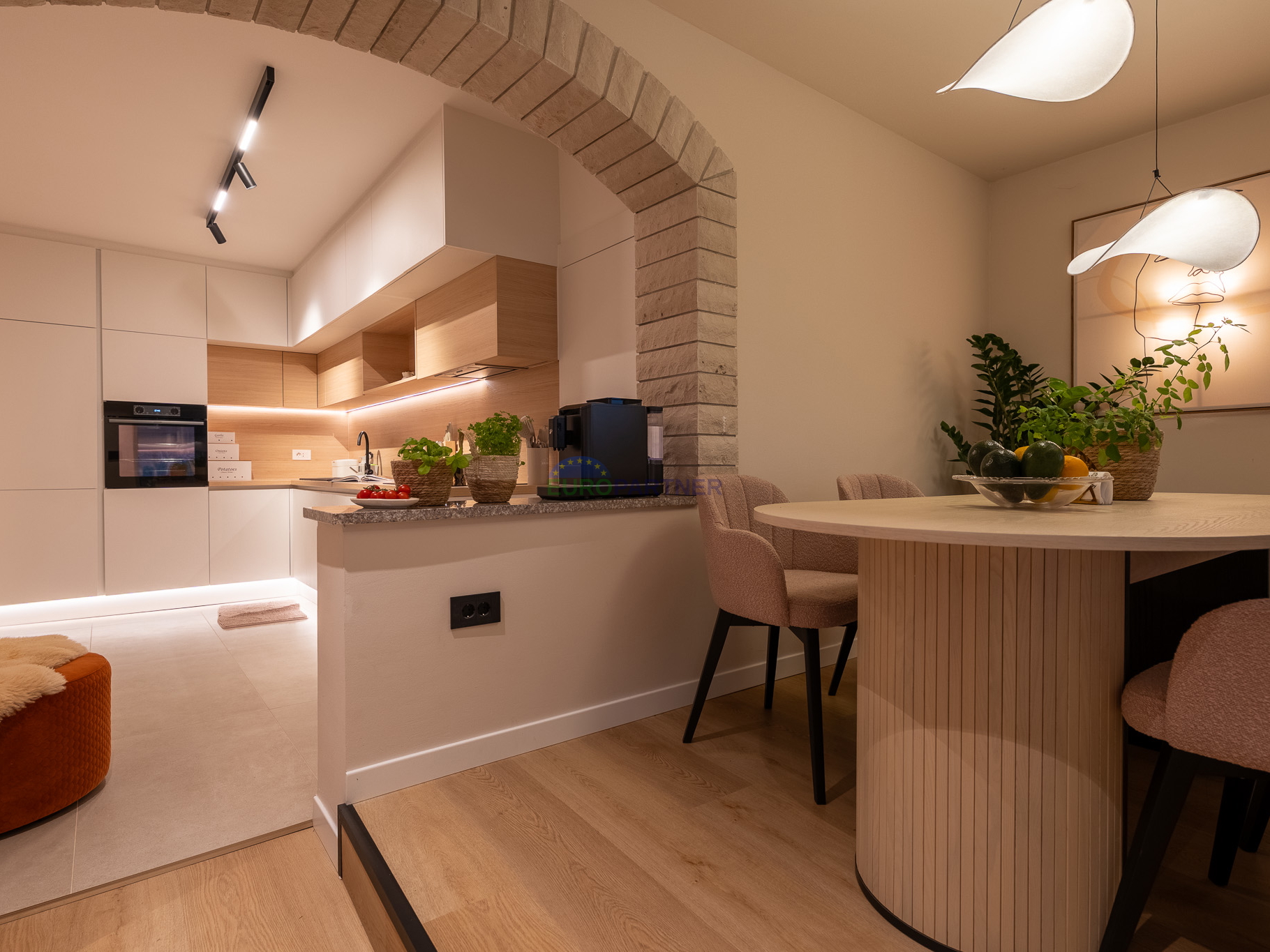 House&comma; 220 m2&comma; For Sale&comma; Pore&ccaron;