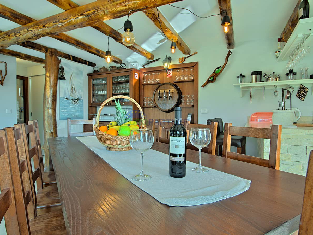 Istrien, Novigrad, Villa mit Pool an ausgezeichneter Lage