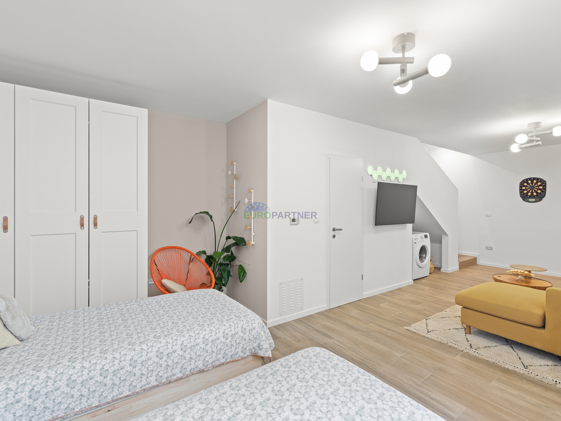 Istrien, Poreč, ein wunderschönes Haus in letzter Reihe in der Nähe des Meeres und der Stadt