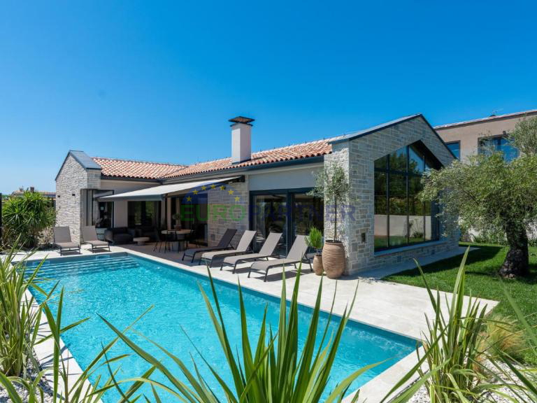 Designervilla in der N&auml;he von Pore&ccaron;&comma; 3 km vom Meer entfernt