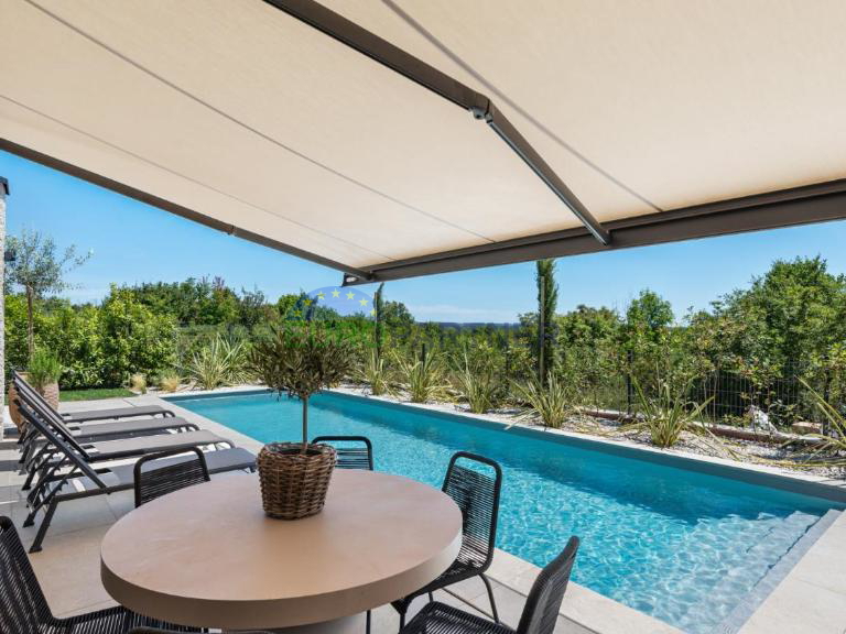 Designervilla in der N&auml;he von Pore&ccaron;&comma; 3 km vom Meer entfernt