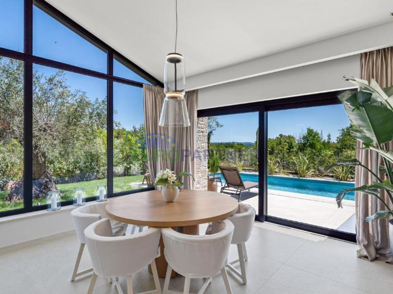 Designervilla in der N&auml;he von Pore&ccaron;&comma; 3 km vom Meer entfernt