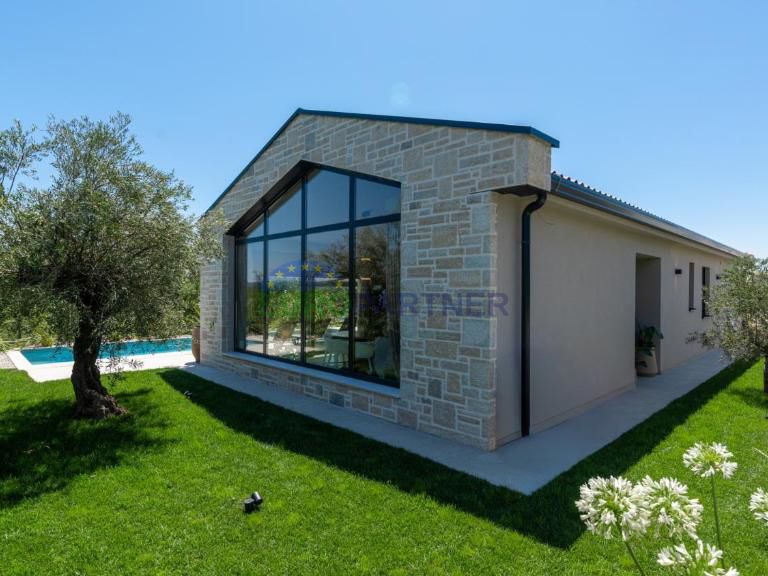 Designervilla in der N&auml;he von Pore&ccaron;&comma; 3 km vom Meer entfernt