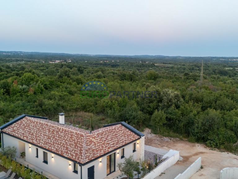 Designervilla in der N&auml;he von Pore&ccaron;&comma; 3 km vom Meer entfernt