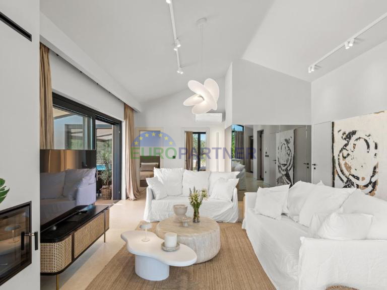 Designervilla in der N&auml;he von Pore&ccaron;&comma; 3 km vom Meer entfernt