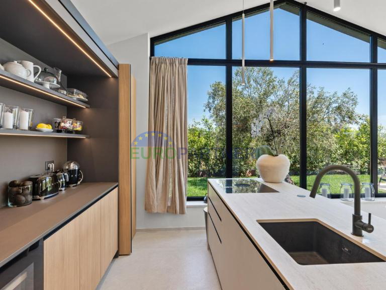 Designervilla in der N&auml;he von Pore&ccaron;&comma; 3 km vom Meer entfernt