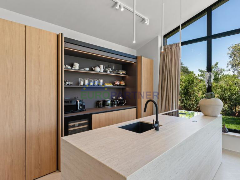 Designervilla in der N&auml;he von Pore&ccaron;&comma; 3 km vom Meer entfernt