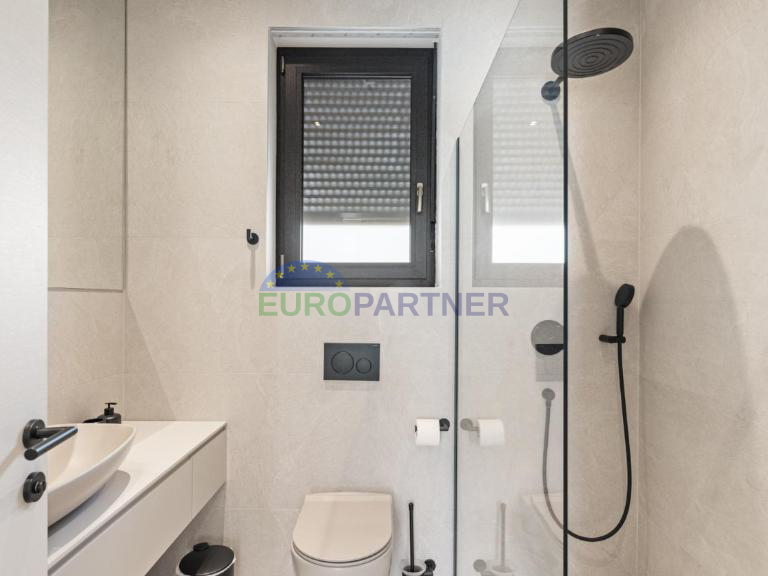 Designervilla in der N&auml;he von Pore&ccaron;&comma; 3 km vom Meer entfernt