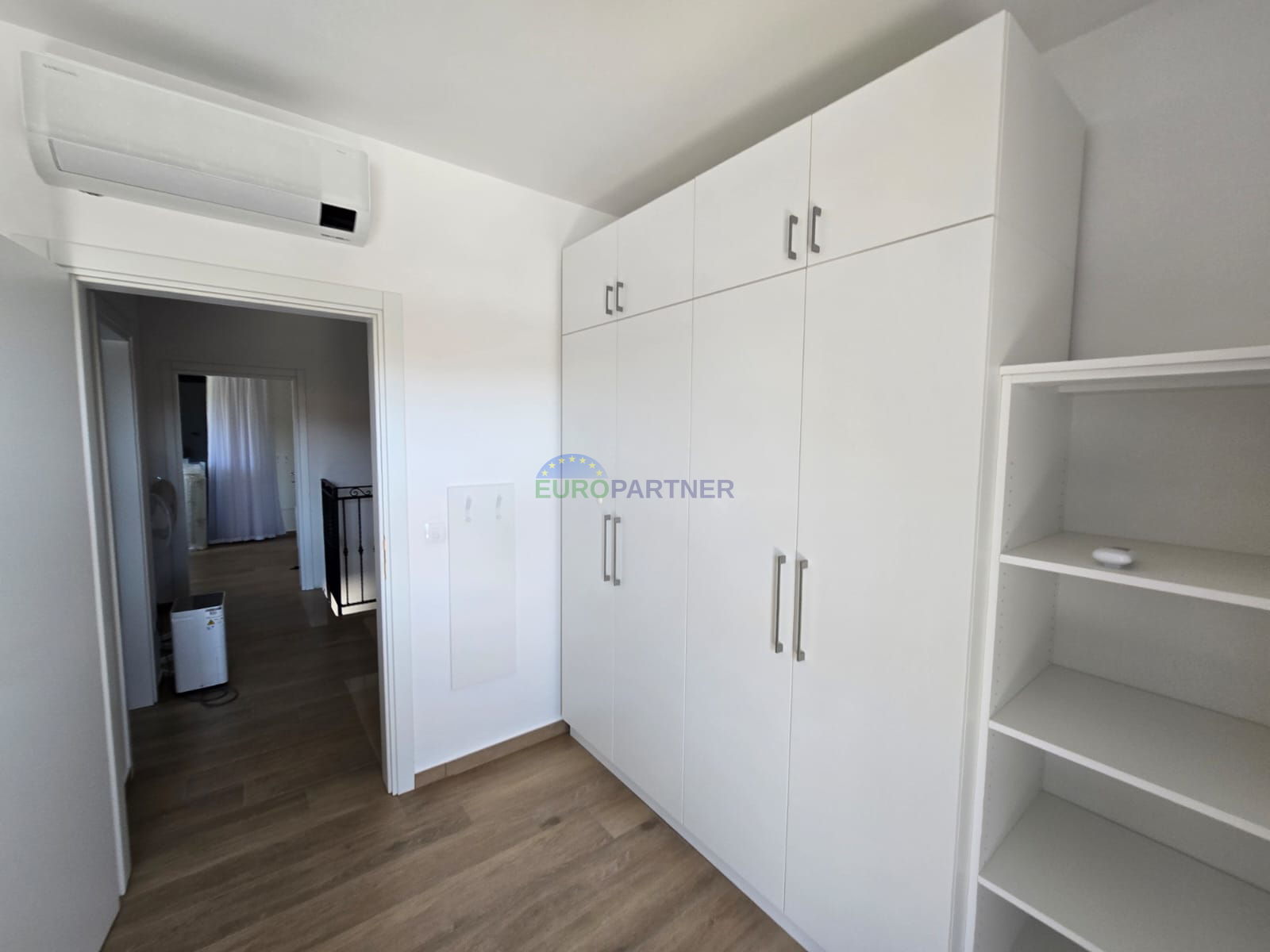 Elegantes modernes Doppelhaus mit Pool in Funtana