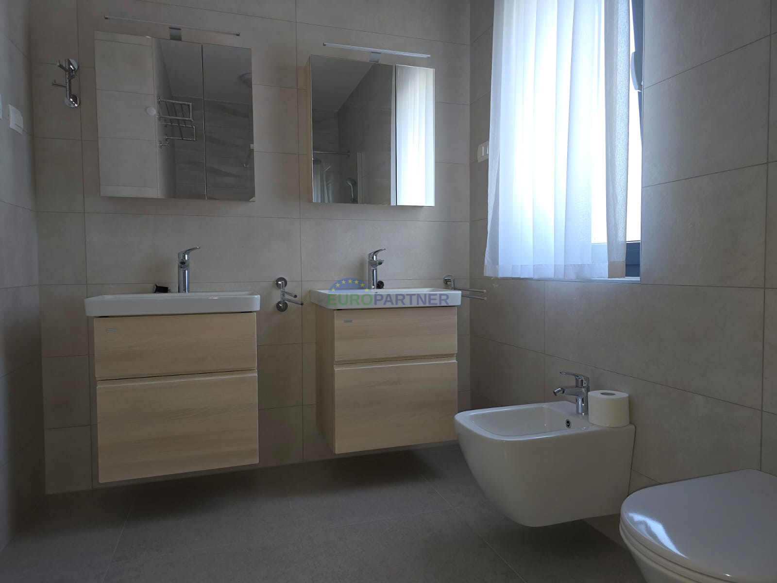 Elegantes modernes Doppelhaus mit Pool in Funtana