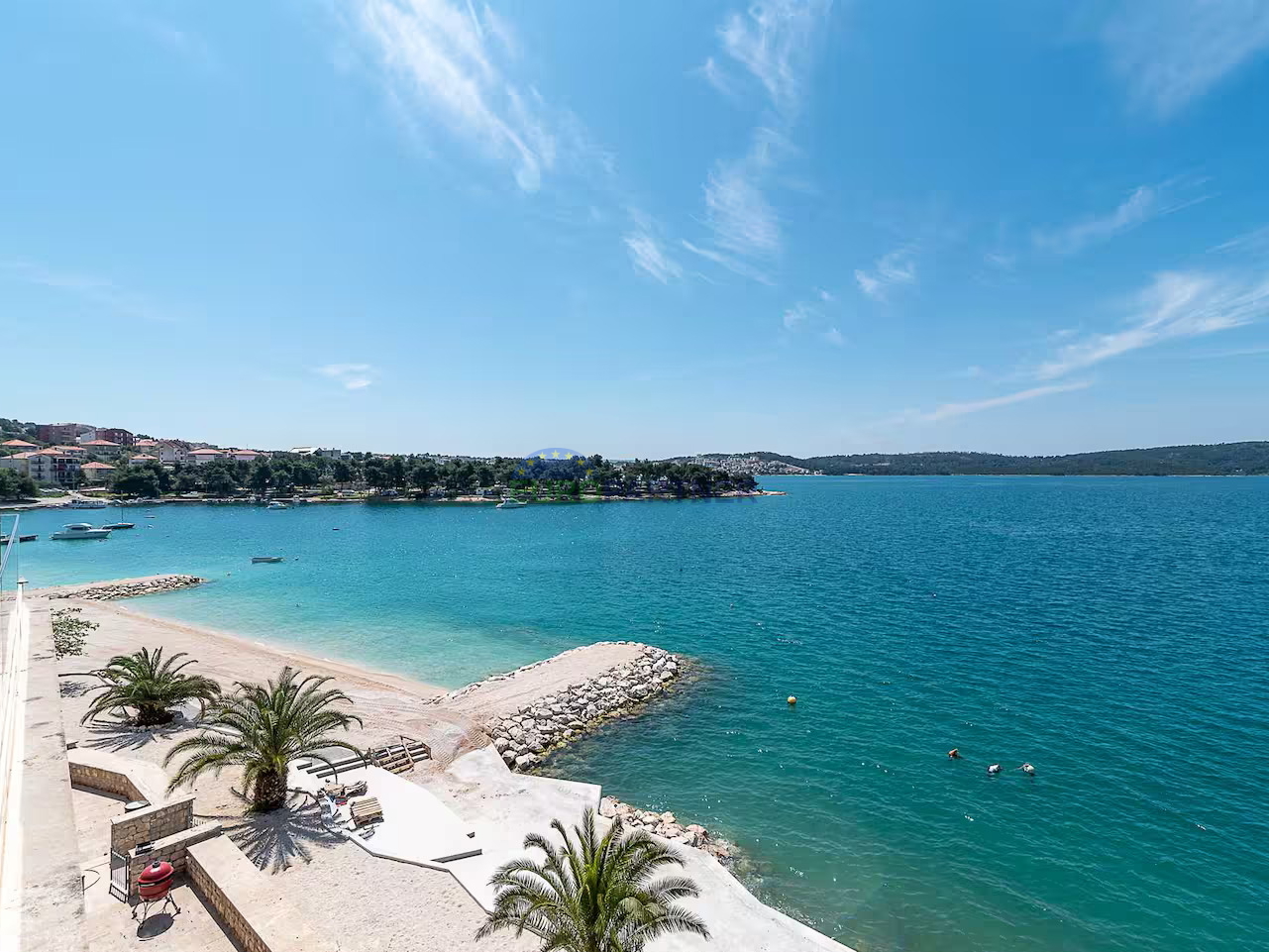 Prekrasna vila PRVI RED uz more&comma; Trogir&comma; &Ccaron;iovo