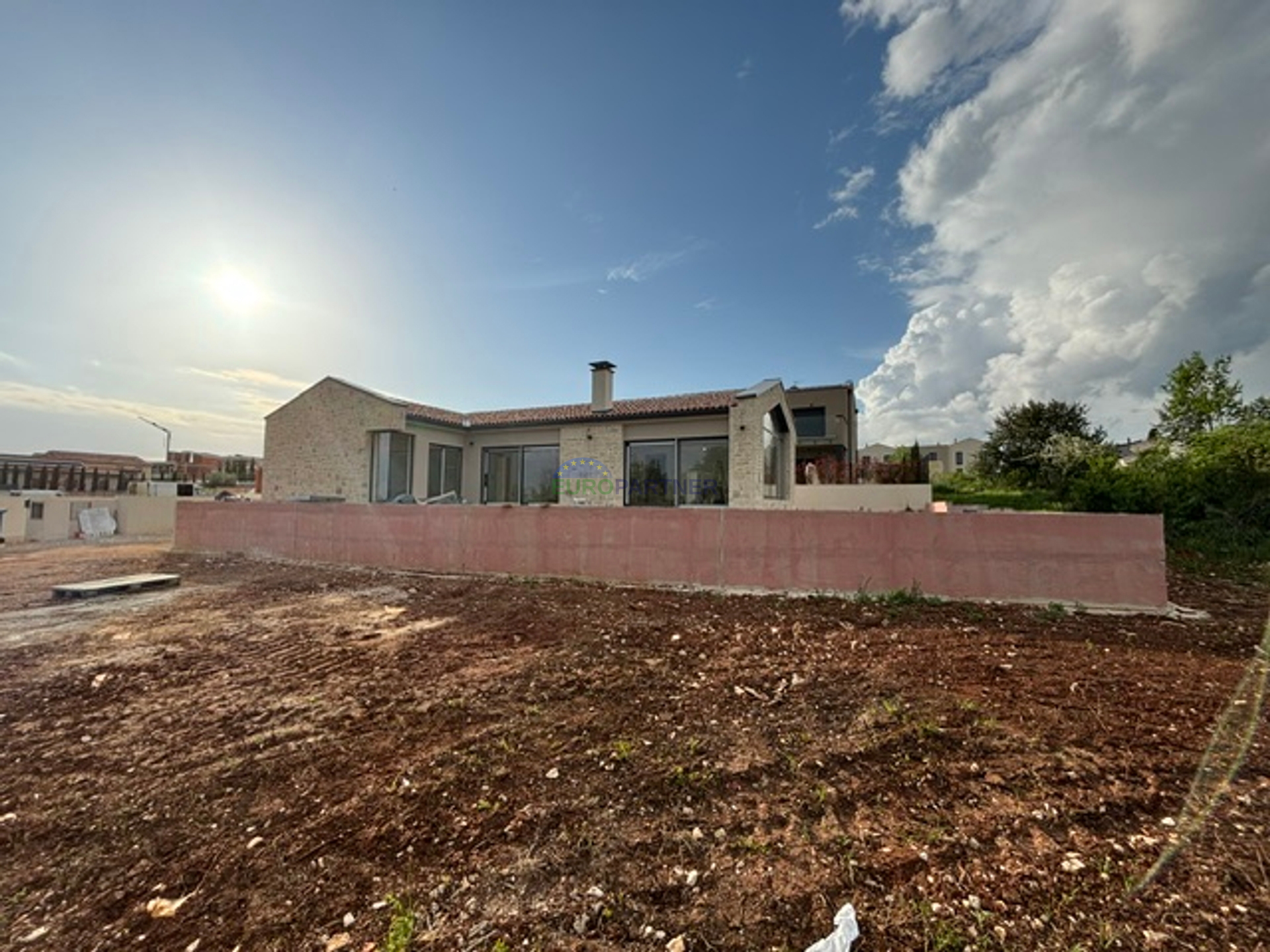 Designervilla in Tar, 3500 m vom Meer entfernt