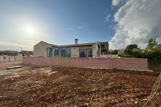 Dizajnerska vila u Taru, 3500m od mora