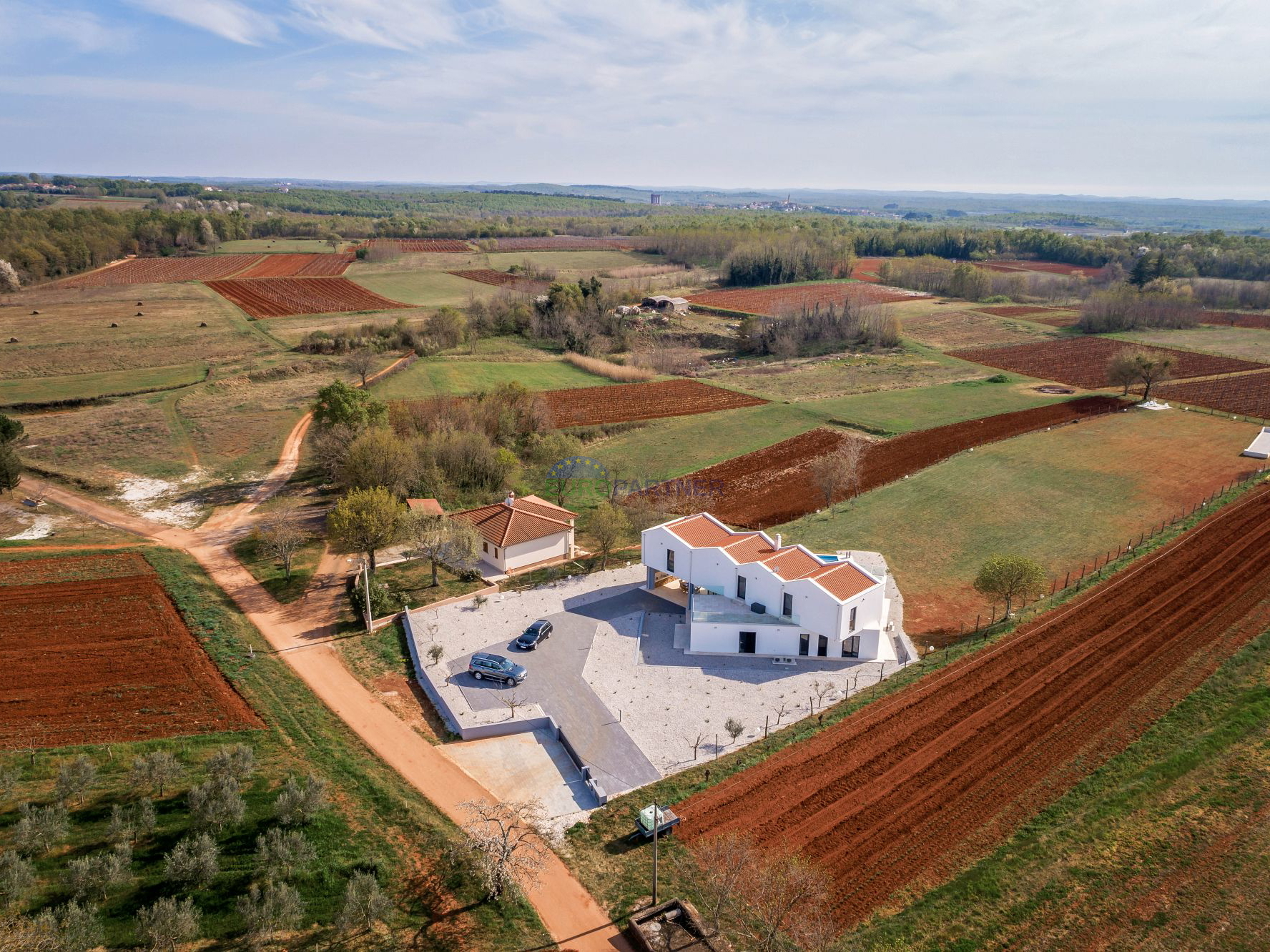 Luxury villa with 6000m2 of yard, vicinity of Poreč