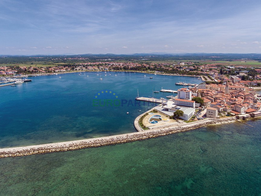 Istra, Novigrad, moderne Villa mit Pool